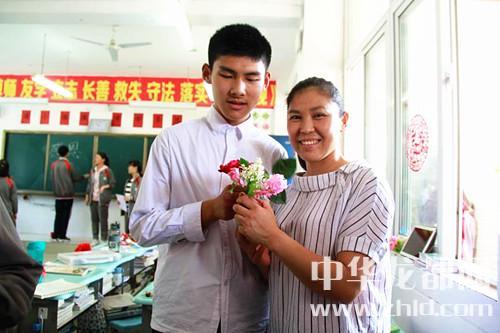 母親節(jié)，周口高中生這樣過(guò)！