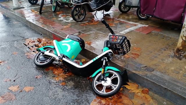 請(qǐng)把車子放好吧！