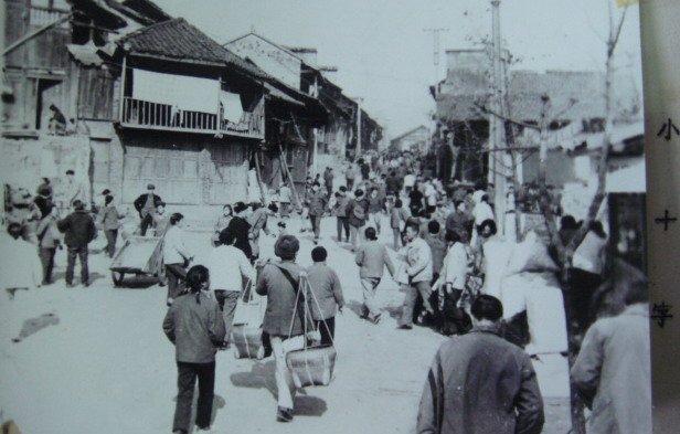 圖1：銅仁主城區(qū)舊景。銅仁日報社資料圖片.jpg